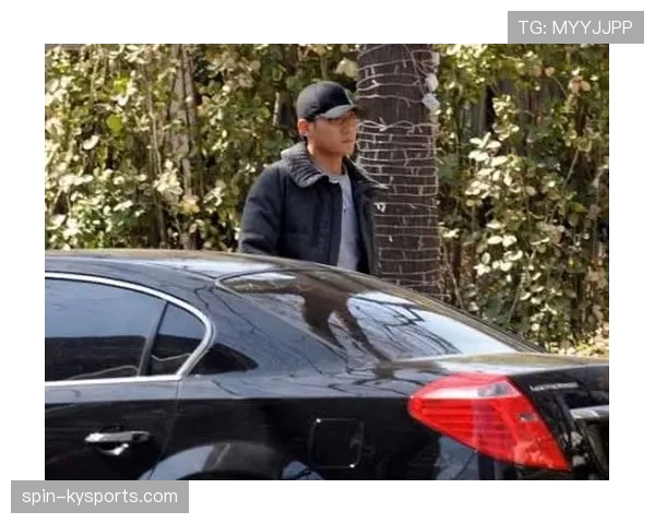 泰格·伍兹一走进俱乐部,保安开路豪车排队,我在门口数零钱尴尬得笑不出来 泰格·伍兹一走进俱乐部,保安开路豪车排队,我在门口数零钱尴尬得笑不出来